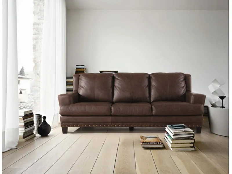 divano in pelle classico con aspetto vintage