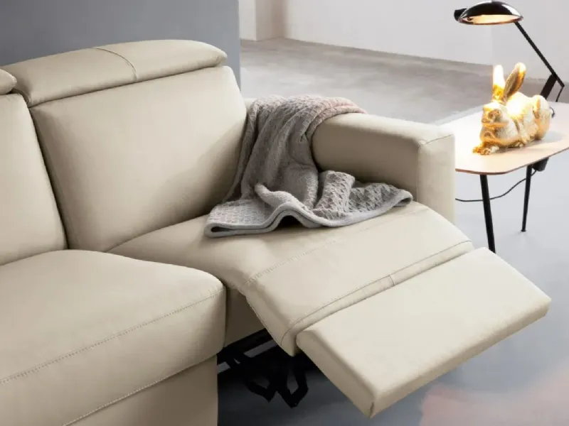 Divano Marvin con meccanismo relax di Doimo Salotti, il simbolo del relax in ogni sua configurazione