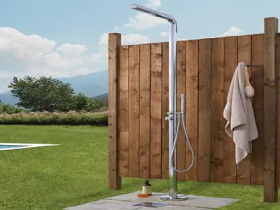 Doccia da giardino in acciaio inossidabile modello Lugo di Hudson Reed