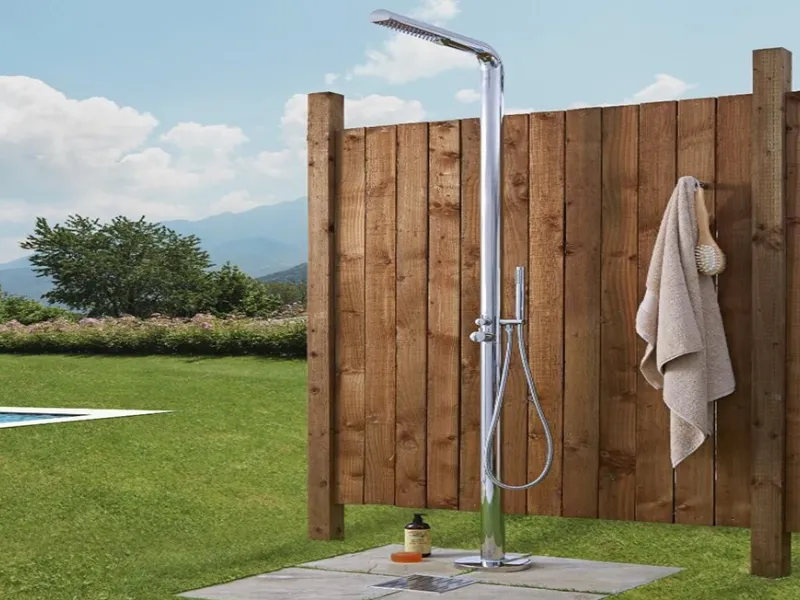 Doccia da giardino in acciaio inossidabile modello Lugo di Hudson Reed
