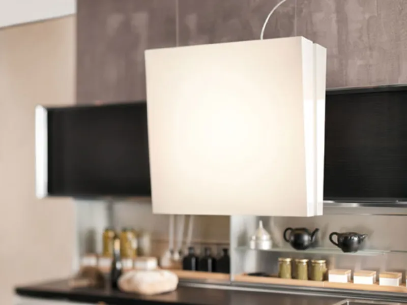 Lampada a sospensione panna su sfondo di cucina