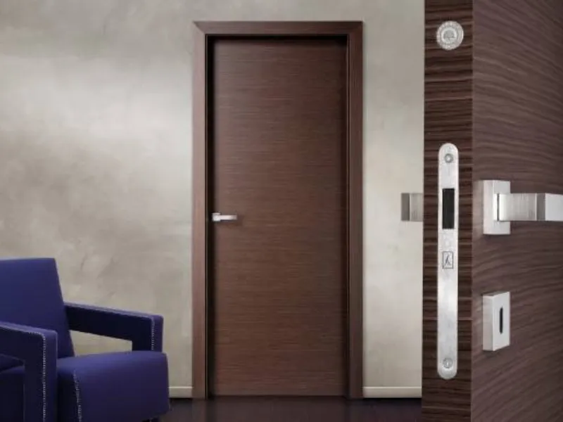 Collezione Exit, modello di porta con finitura Noce Moro di Ferrero Legno