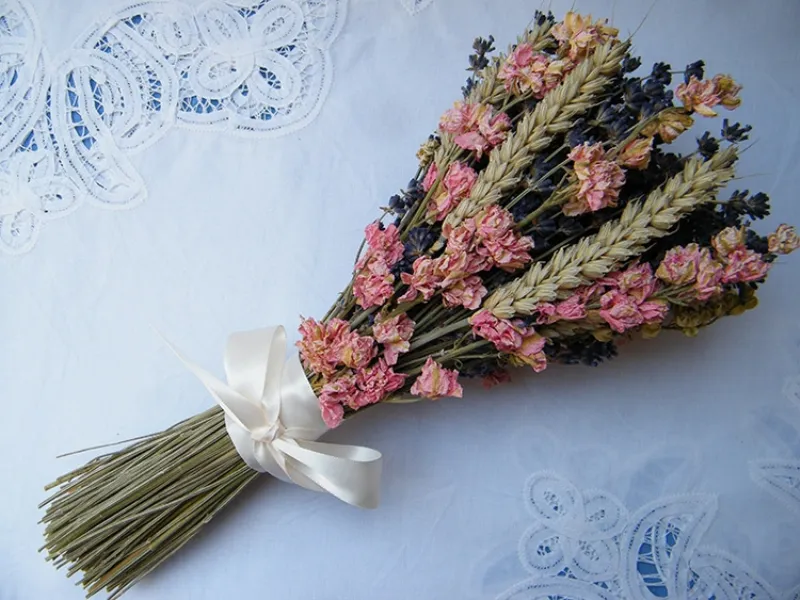 Mazzetto di fiori secchi