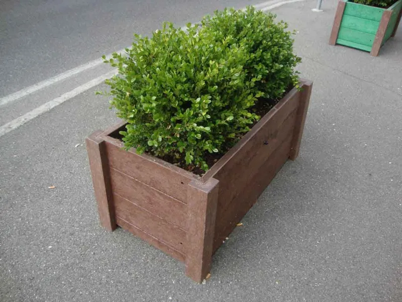 fioriera in plastica effetto legno