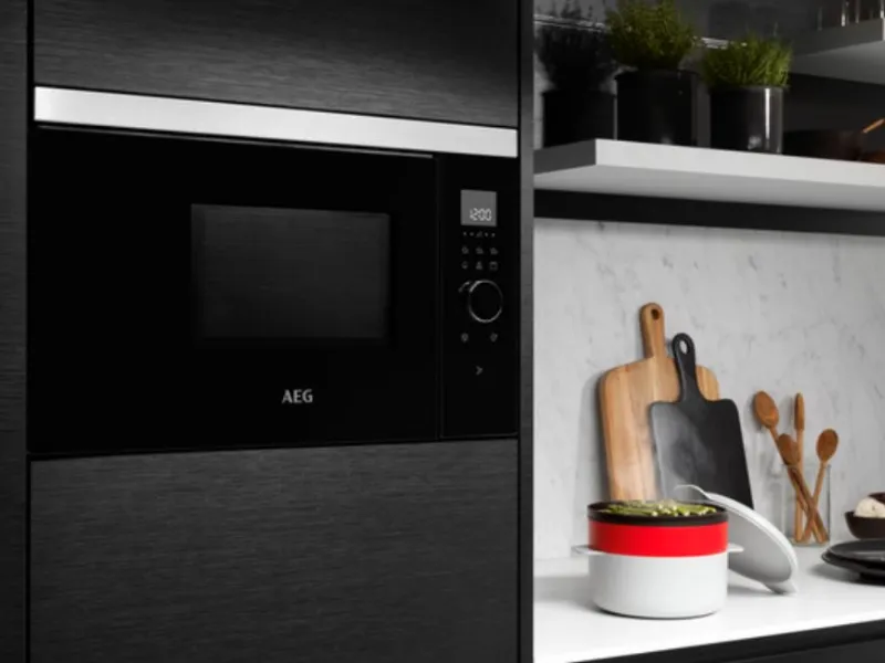 Forno a microonde ad incasso MBB1756DEM di AEG