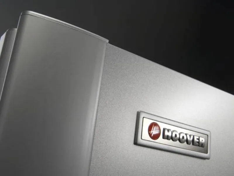 Marchio Hoover sul frigo