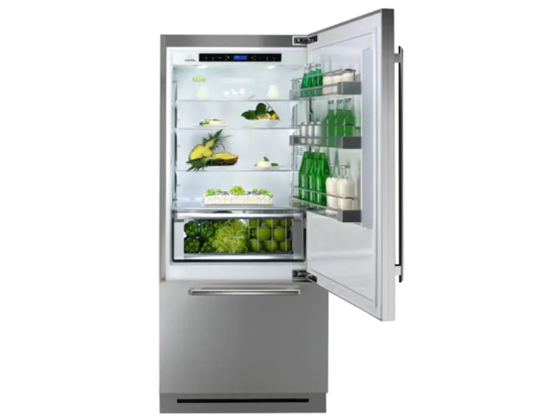 Frigoriferotecnologico con anta superiore aperta, contenente bevande, frutta e verdura