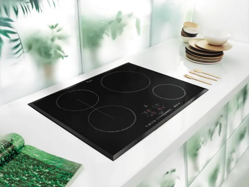 piano cottura ad induzione Whirlpool elettrodomestici