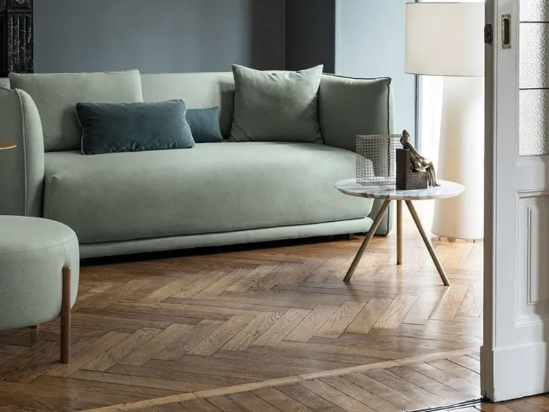 Jill by Bolzan Letti ha braccioli alti e sottili e si trasforma in letto