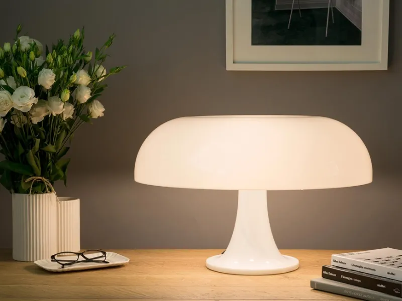 Lampada dal design moderno Nesso di Artemide bianca