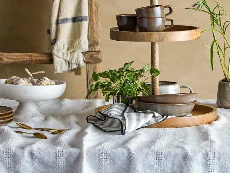 Eleganza vintage e contemporanea per la tavola Bloomingville 