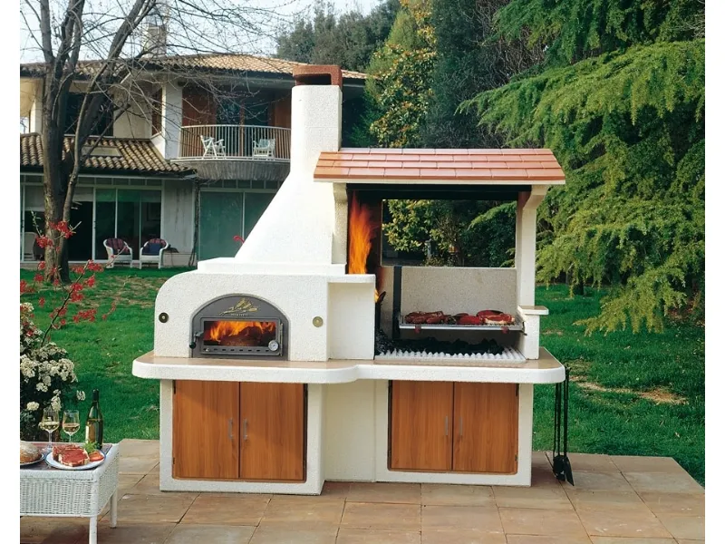 Barbecue in muratura per cucinare outdoor