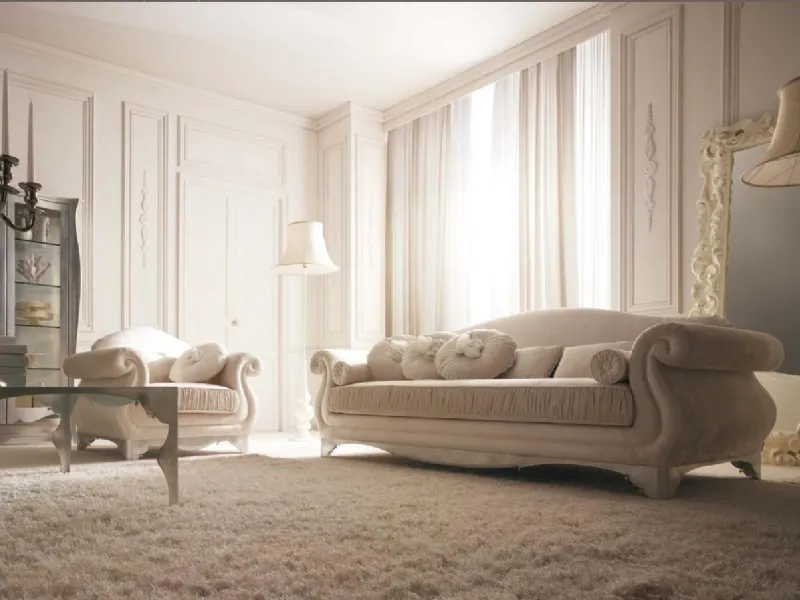 Divano in stile classico realizzato in pelle