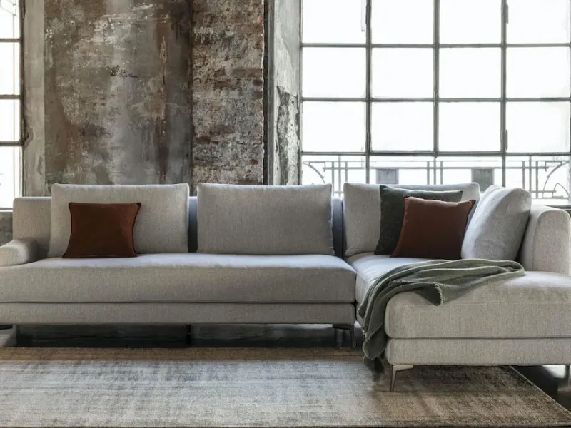 Divano con chaise longue Dàmeda