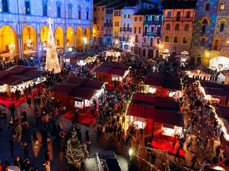 Il più grande villaggio tirolese italiano di Natale si trova ad Arezzo