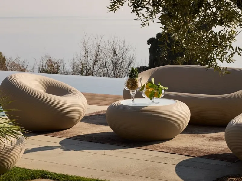 Forme rotonde per Nami Sofa e Nami Armchair di Queeboo