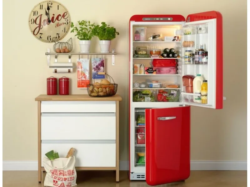 Un frigorifero Smeg anni 50 combinato