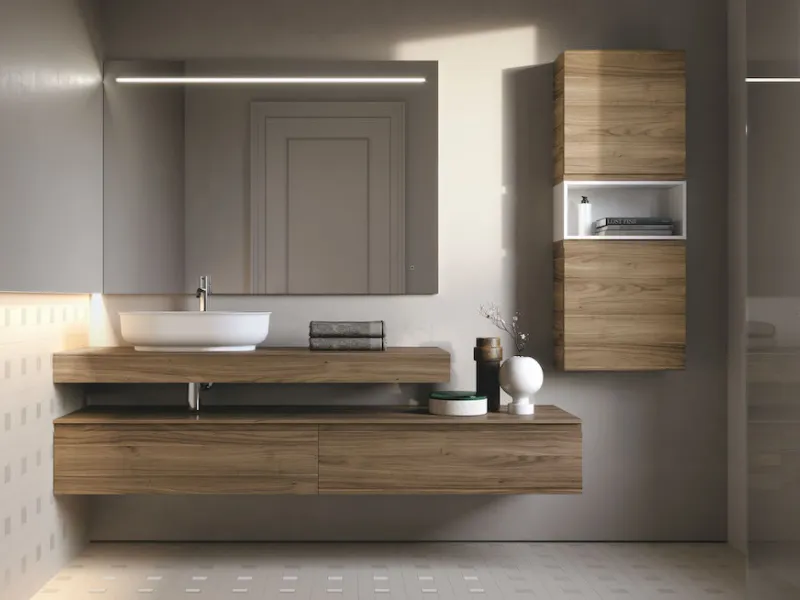 Specchiera Eco di Ideagroup con barra illuminante integrata