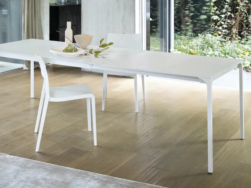 Linee minimal per il tavolo Zen by Bonaldo