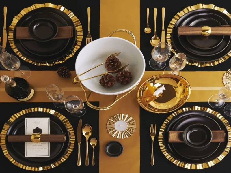 I piatti Sambonet incontrano l’acciaio PVD Gold delle posate Taste
