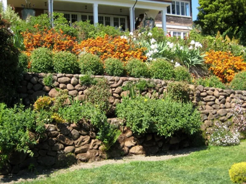 giardino in pendenza