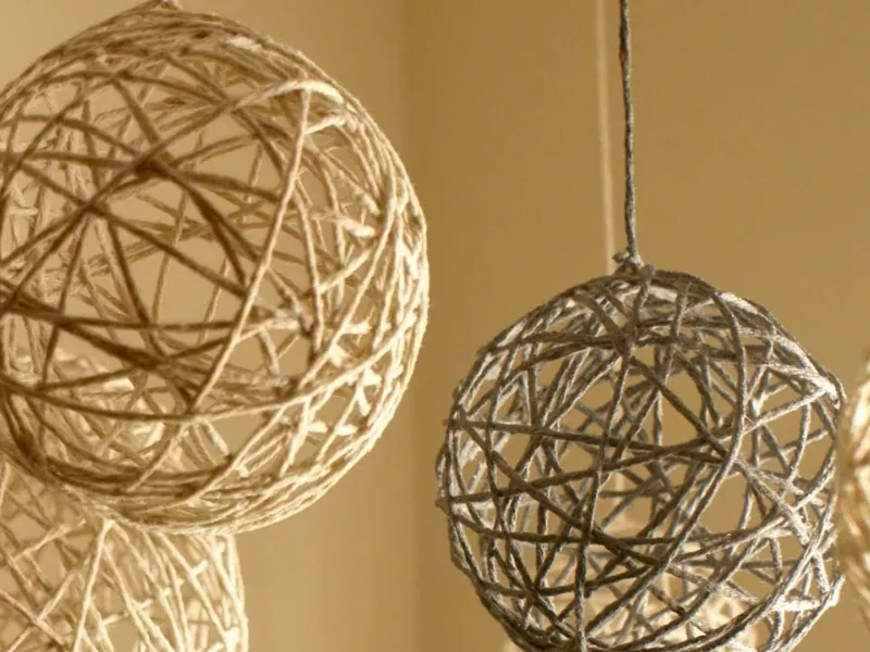 palle di natale con spago