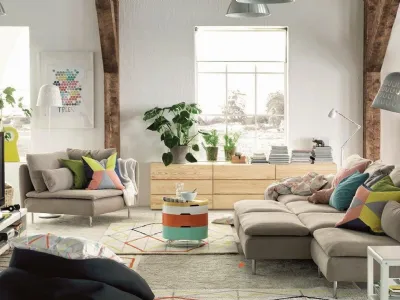 Contrapposizione di colori in un salotto Ikea
