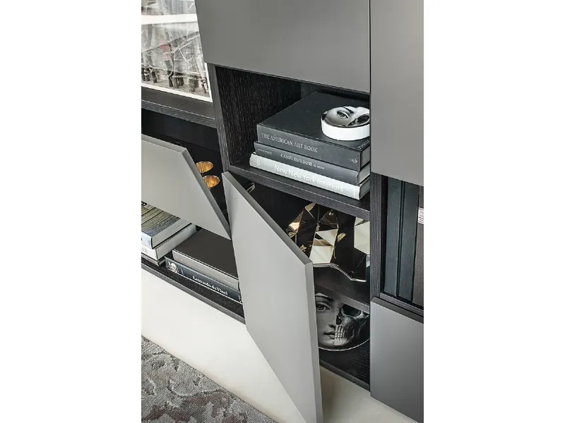 Lema, dettaglio del sistema giorno Selecta con ante battenti laccate grigio e struttura in rovere Carbone