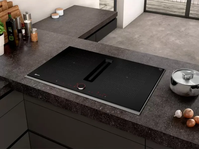 Piano cottura con cappa integrata e tecnologia Flex Induction di Neff, modello T58TL6EN2