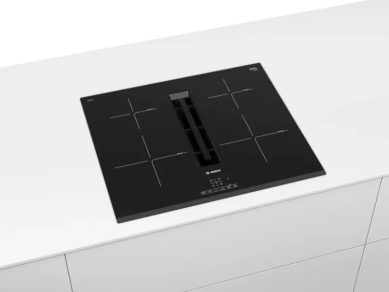 Il piano a induzione con cappa di Bosch, Serie 4 PIE631B15E, largo solo 60 cm