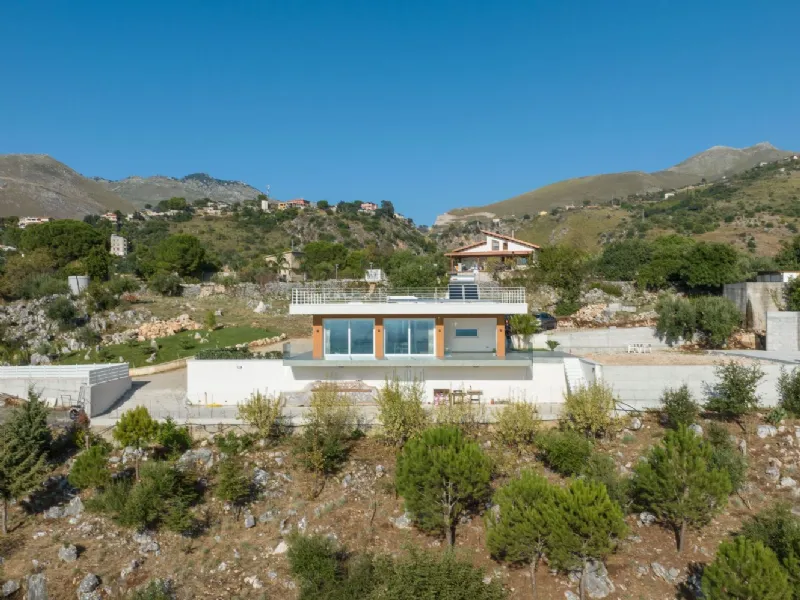 Villa Plano, in totale armonia con l'ambiente circostante