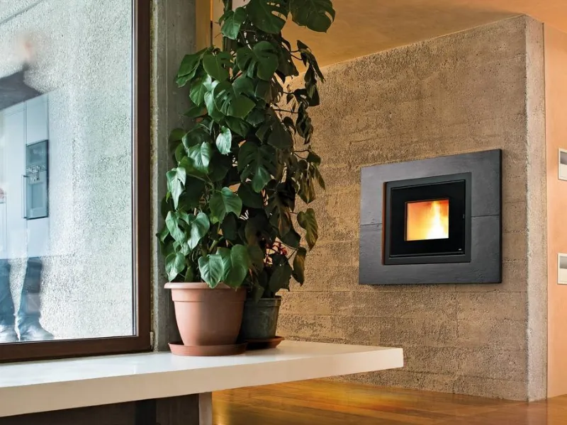 Termocamino a pellet Vivo 80 di MCZ con rivestimento Prime