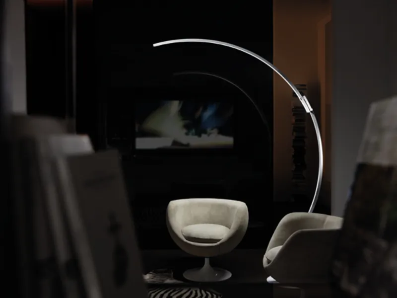 Lampada stile giapponese da terra a forma di arco