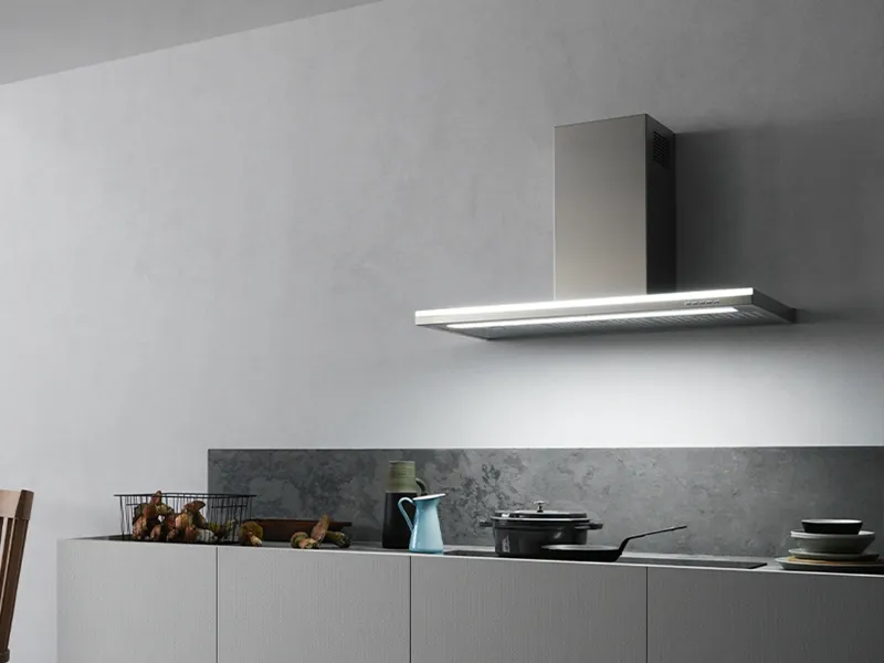 Ha un design essenziale e moderno Lumen, la cappa a parete Falmec dalla doppia illuminazione a neon