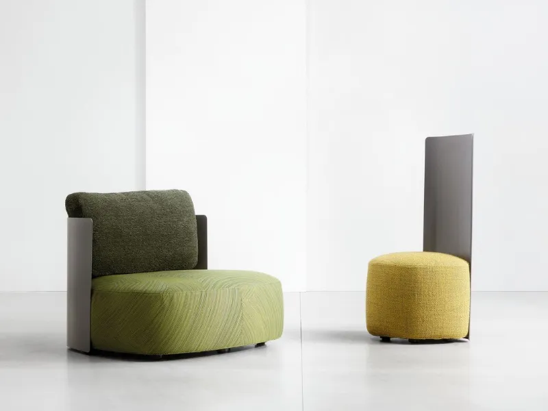 Poltrona e pouff abbinato della collezione Pierre di Flou