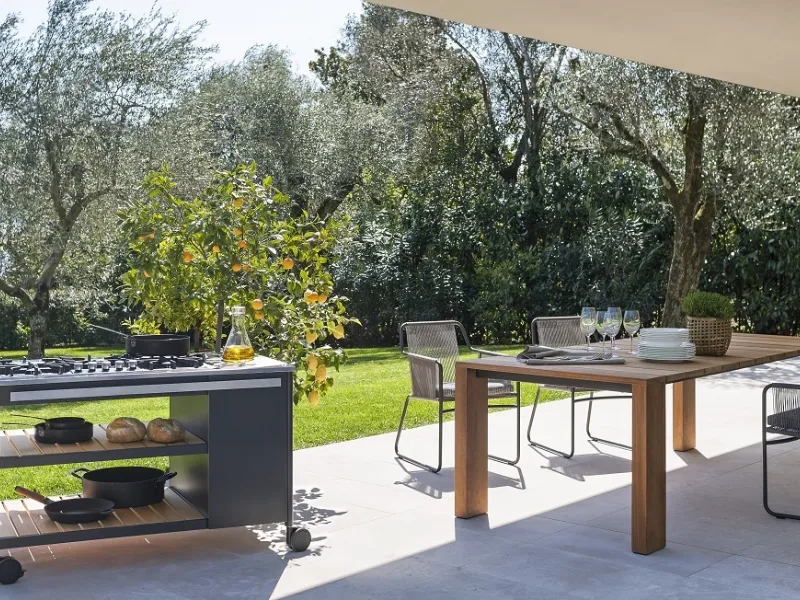 Norma Outdoor Kitchen Roda è componibile e versatile