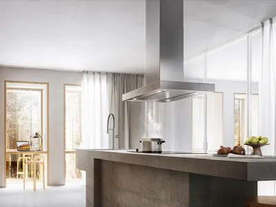 Plane Top della collezione Design è la cappa Falmec in acciaio inox per la cucina a isola