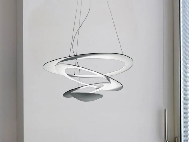 Pirce, uno dei pezzi forti di Artemide