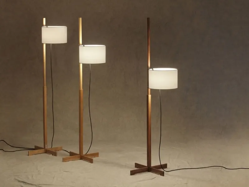 Lampade di legno da terra in stile moderno