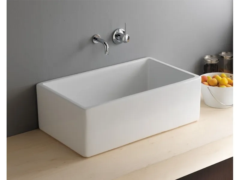 Un lavandino in ceramica
