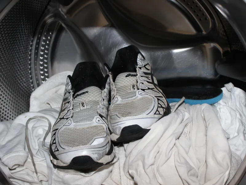 Lavare scarpe in lavatrice in poche mosse