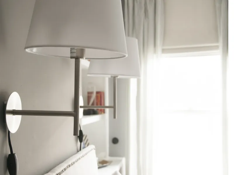 Camera da letto con applique