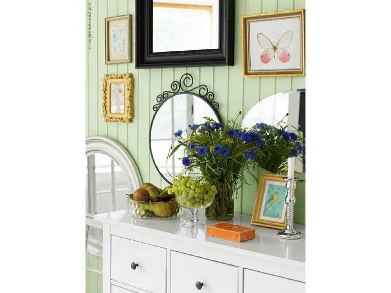 Decorare casa con le cornici
