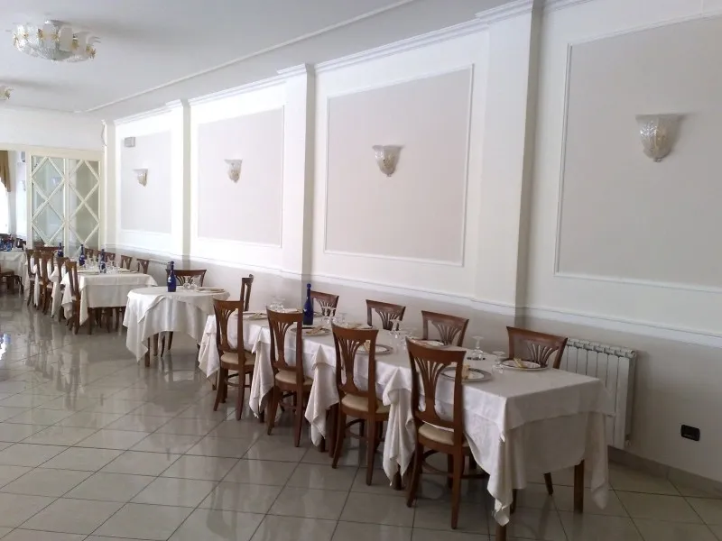 Cornici in gesso per pareti
