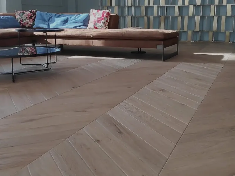 Il parquet a spina Rovere Trasparenza Opera Prima by Bassano Parquet