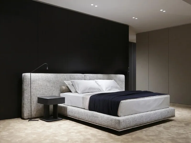 Ampia testiera imbottita per il letto Brera di Poliform