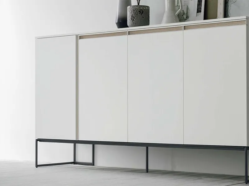 Madia alta modello Regolo di Tomasella, finitura opaca bianco gesso