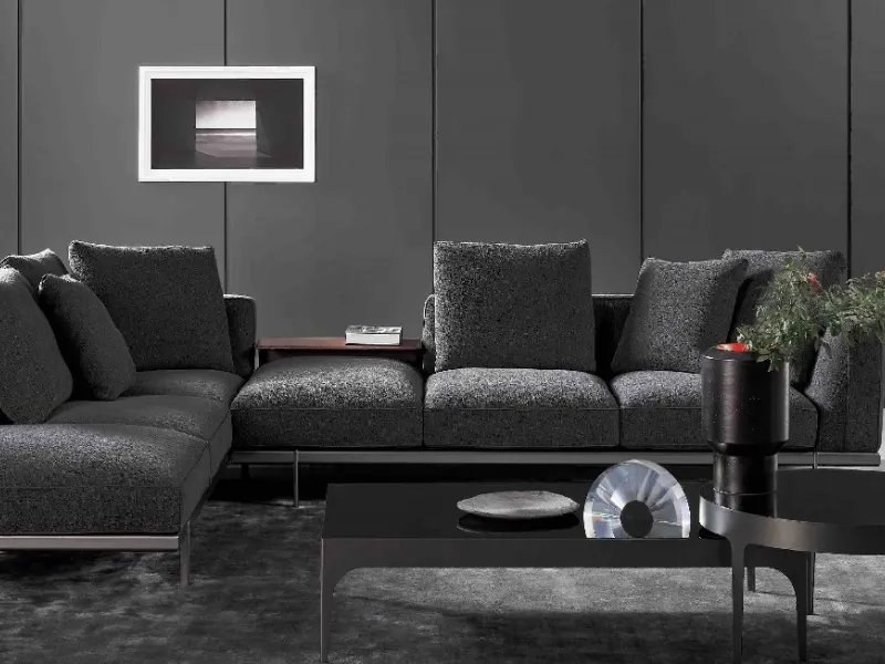 Il divano in tessuto grigio Phil by Bonaldo