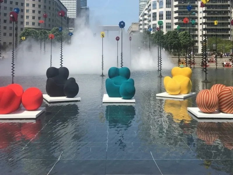 Tra i brand fondatori di Durini Design District c’è B&B Italia: i colori della poltrona Up di Pesce sono sempre al top