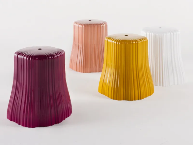 Sgabelli colorati Kartell